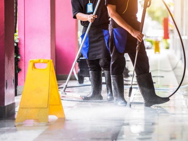Store Powerwashing in Vienna
